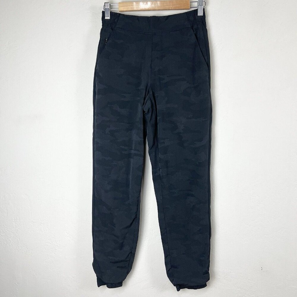 Athleta‎ Pants Brooklyn Textured Lined Jogger Black Camo Activewear Size 2